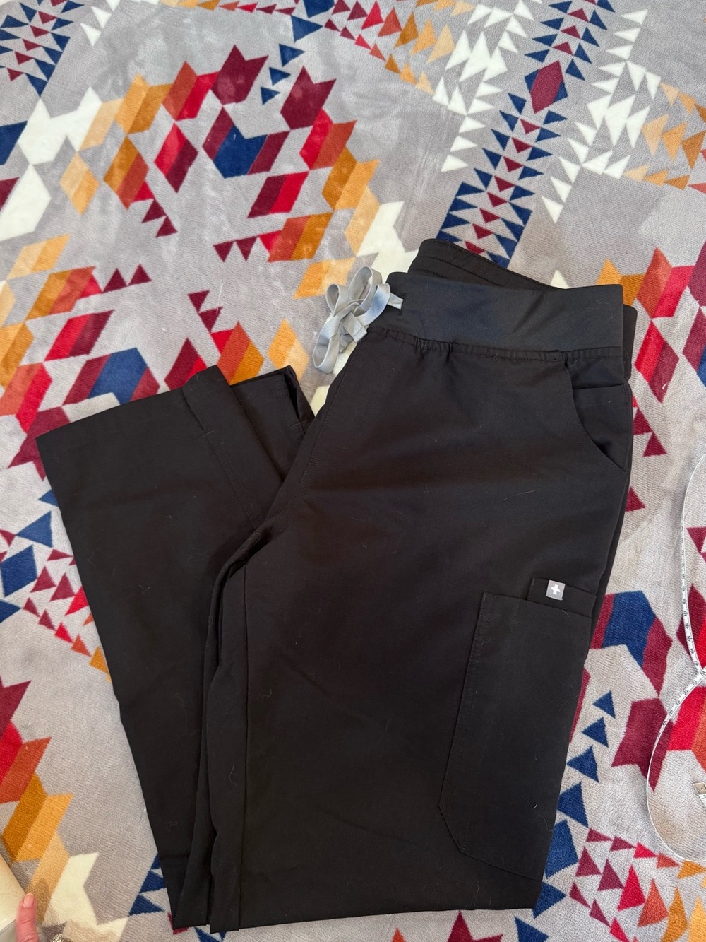 FIGS Women’s Scrub Set - Picture 2 of 5